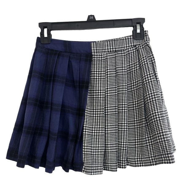 Forever 21 Dual Plaid Plaid Pleated Mini Skirt, XS - Picture 4 of 7